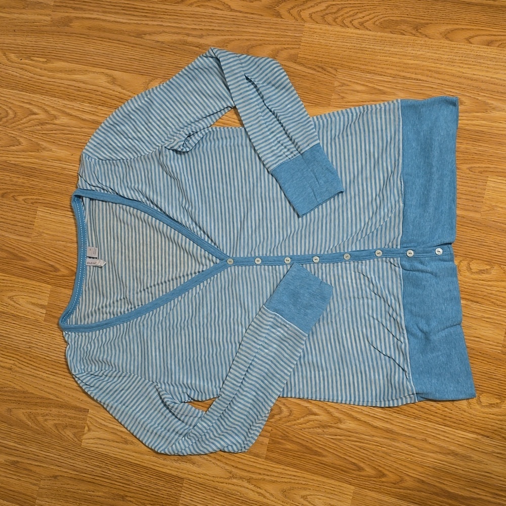 Old Navy Long sleeve striped button shirt